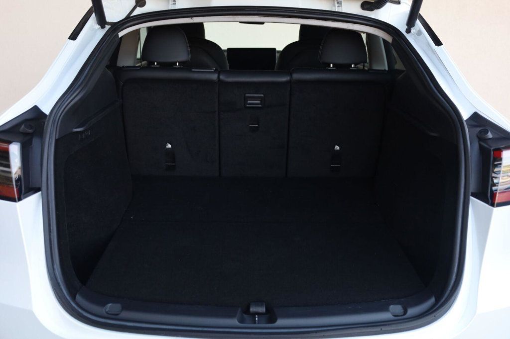 Tesla Model Y photo 13