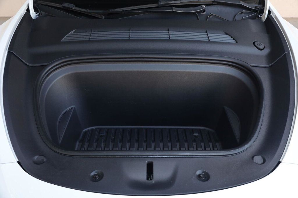 Tesla Model Y photo 14