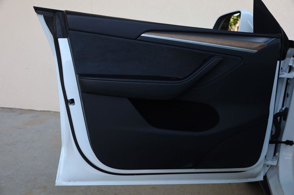 Tesla Model Y photo 15