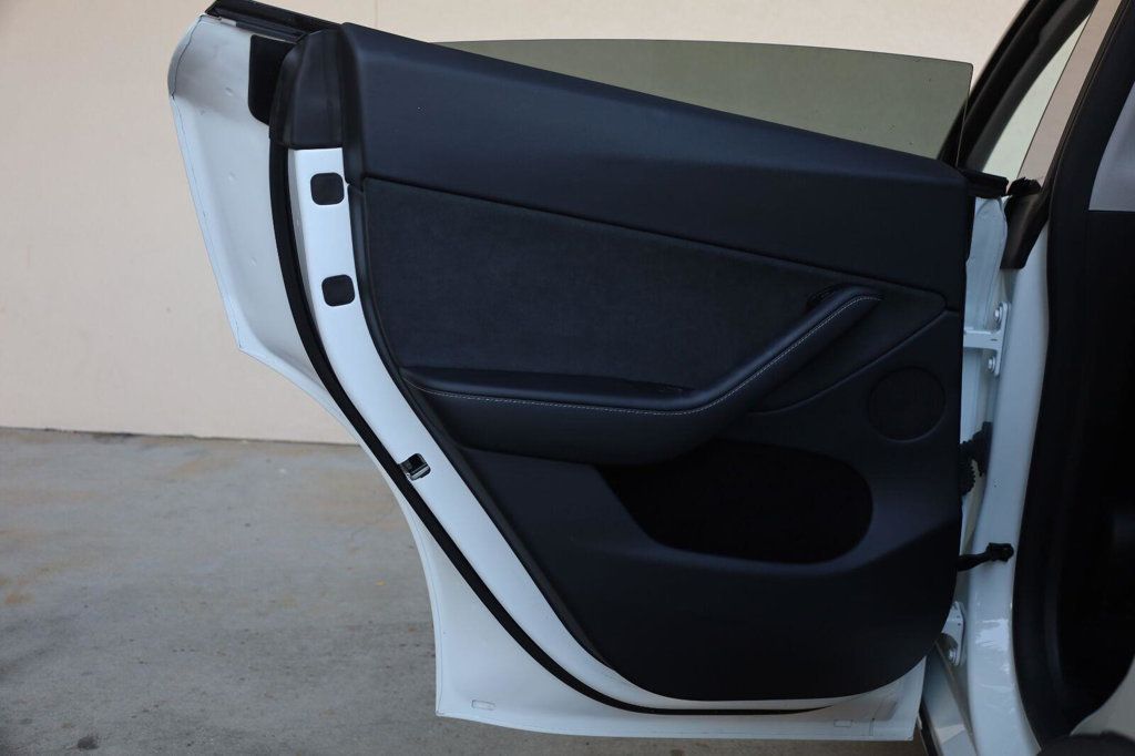 Tesla Model Y photo 19
