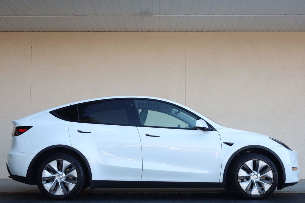 Tesla Model Y photo 2