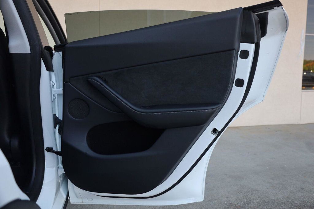 Tesla Model Y photo 22