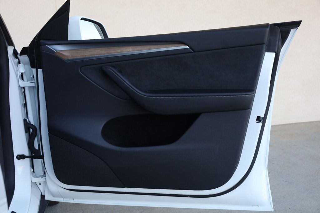 Tesla Model Y photo 25