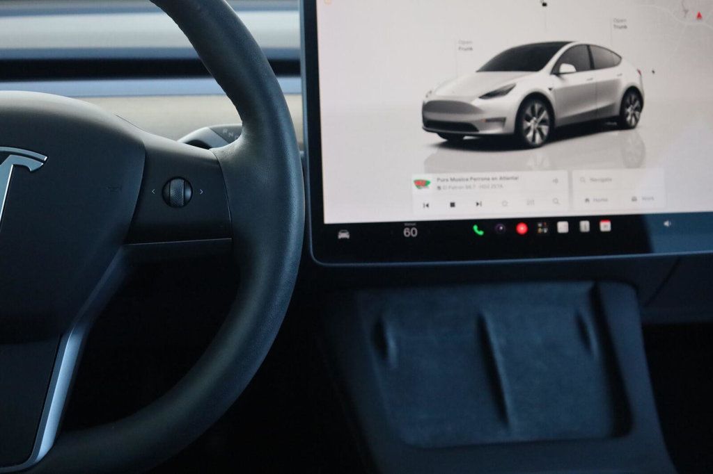 Tesla Model Y photo 32