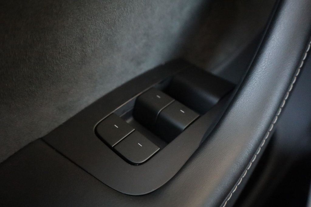 Tesla Model Y photo 37