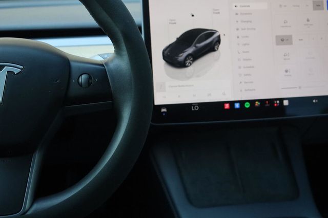 2023 Tesla Model Y Long Range - 23092831 - 32