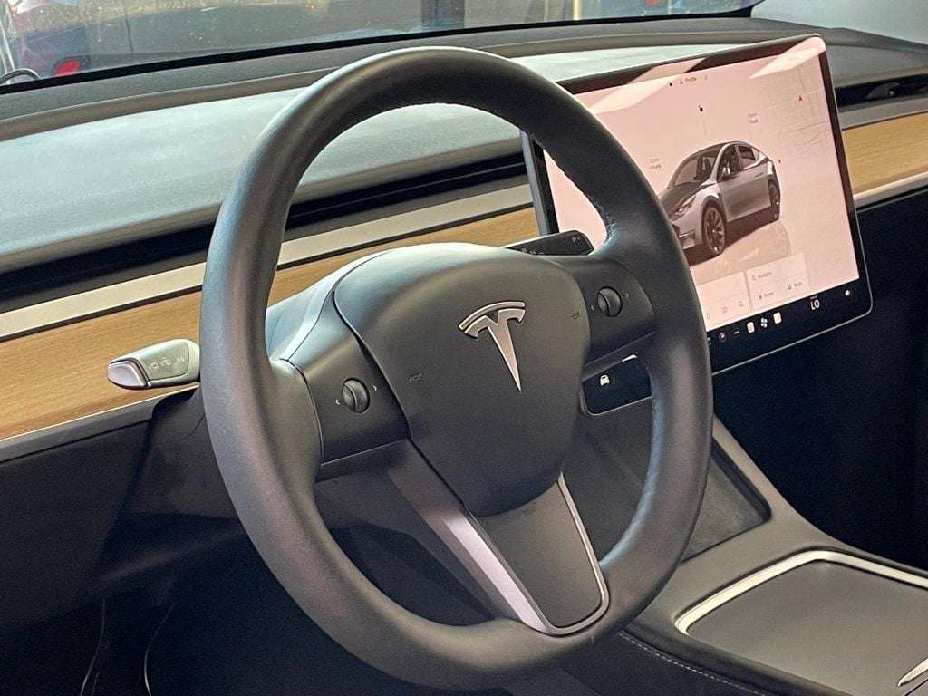 2023 Tesla Model Y Long Range photo 19