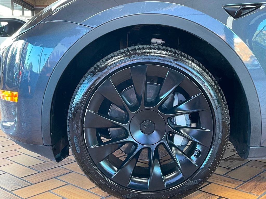 2023 Tesla Model Y Long Range photo 7