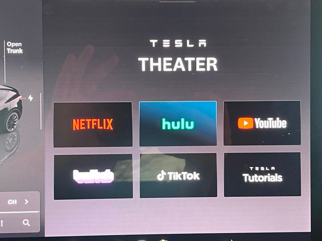 2023 Tesla Model Y Long Range AWD - 23009763 - 28