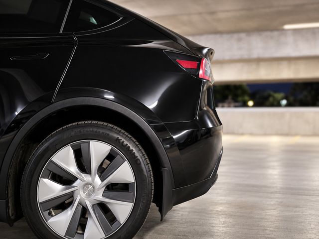 2023 Tesla Model Y Long Range AWD - 23084122 - 19