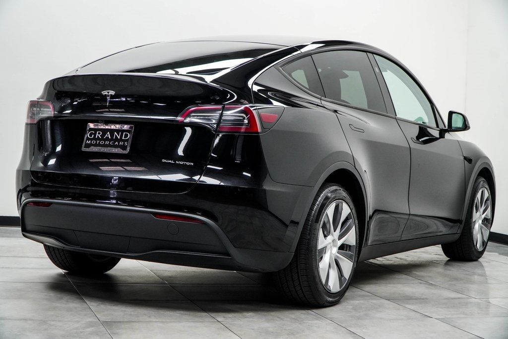 2023 Tesla Model Y Long Range photo 12