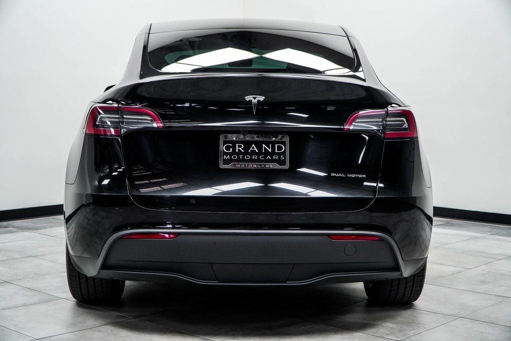 2023 Tesla Model Y Long Range photo 9