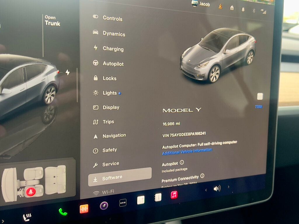 2023 Tesla Model Y Long Range AWD - 22646746 - 16