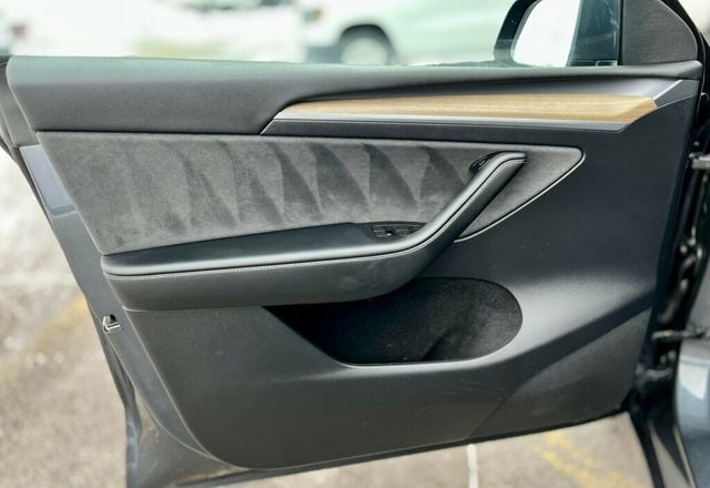 2023 Tesla Model Y Long Range AWD - 22952930 - 9