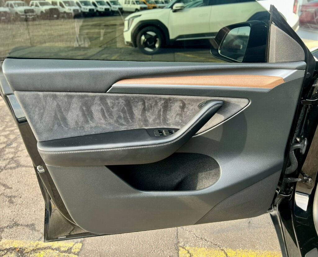 2023 Tesla Model Y Long Range AWD - 22992656 - 10