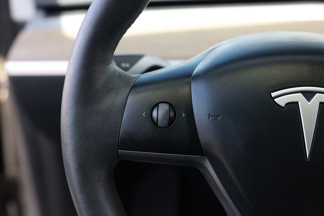 2023 Tesla Model Y Long Range AWD - 23014257 - 30