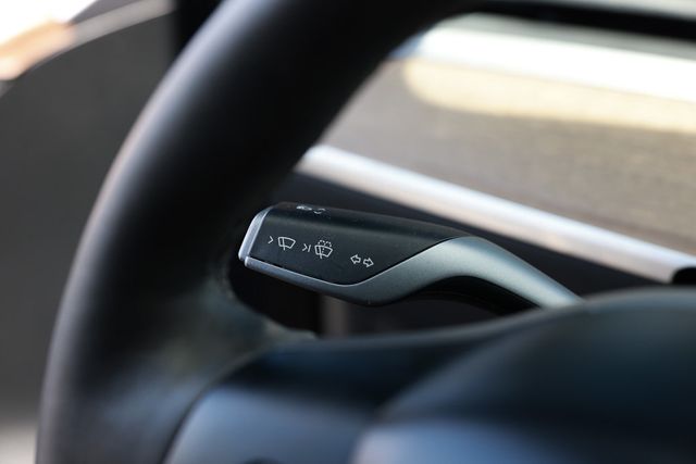 2023 Tesla Model Y Long Range AWD - 23014257 - 32