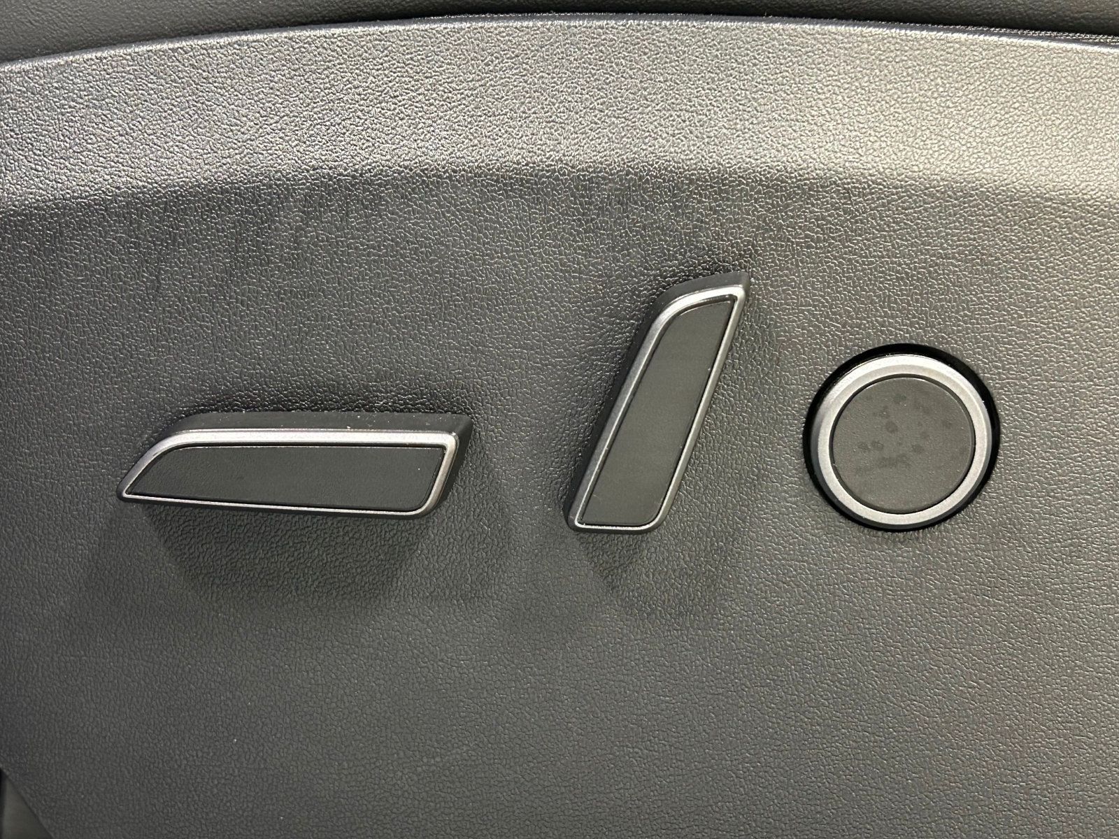 2023 Tesla Model Y Long Range photo 19