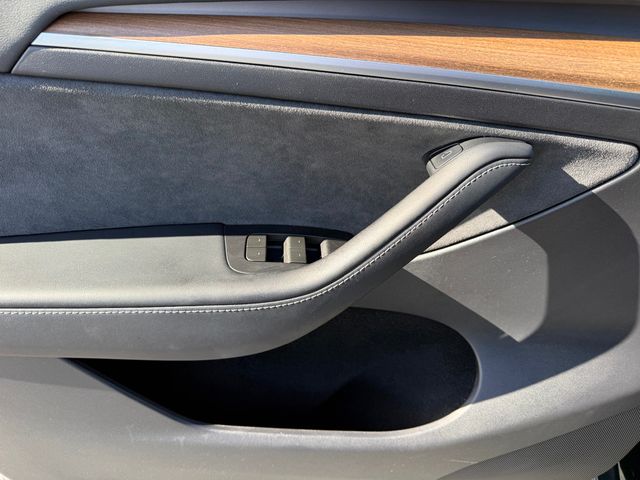 2023 Tesla Model Y Long Range AWD - 22983585 - 17