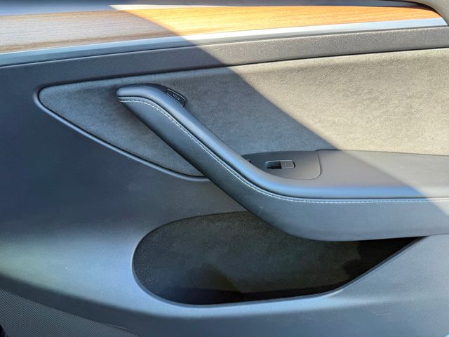 2023 Tesla Model Y Long Range AWD - 22983585 - 31