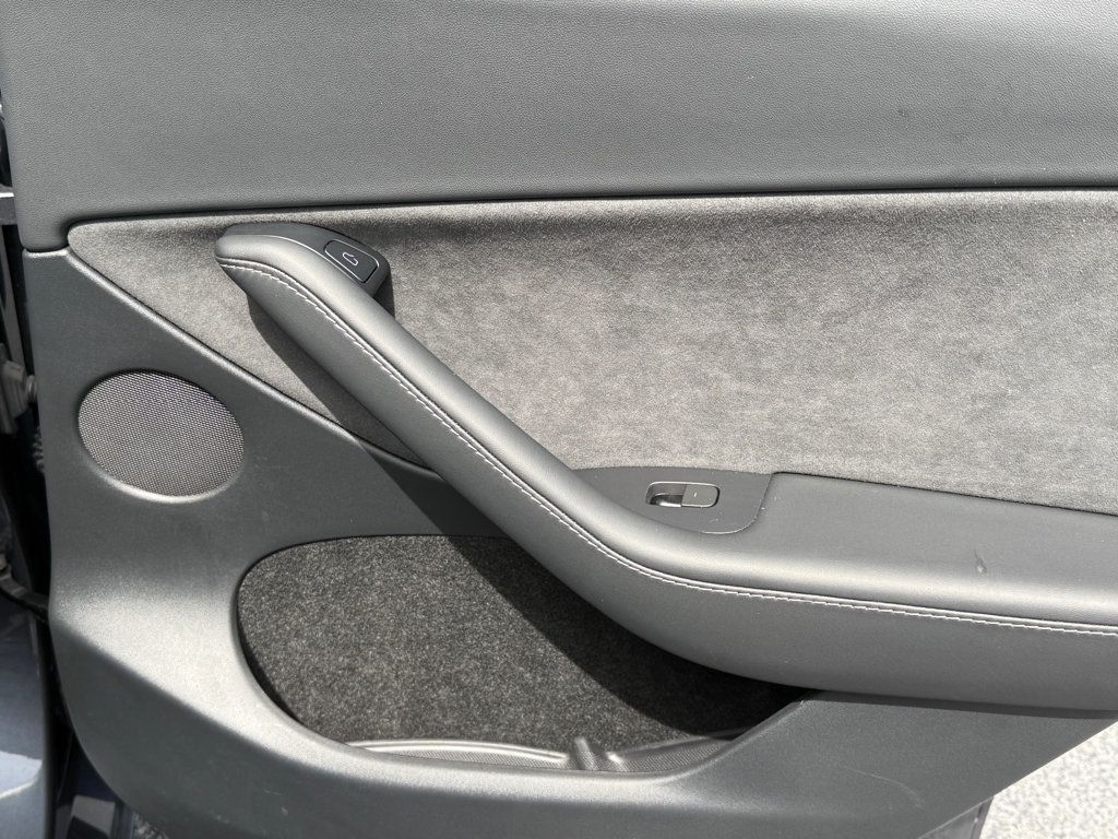 2023 Tesla Model Y Long Range AWD - 23048813 - 28