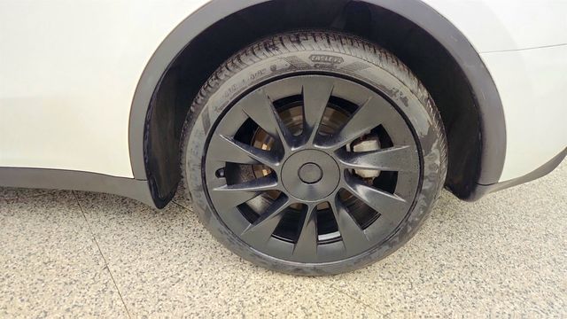 2023 Tesla Model Y Long Range AWD w/ 20'' Induction Wheels & Acceleration Boost - 23000624 - 8