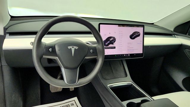 2023 Tesla Model Y Long Range AWD w/ 20'' Wheels, B&W Interior - 23007082 - 11