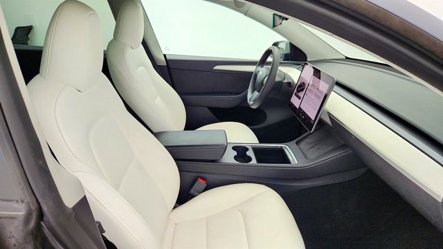 2023 Tesla Model Y Long Range AWD w/ 20'' Wheels, B&W Interior - 23007082 - 28