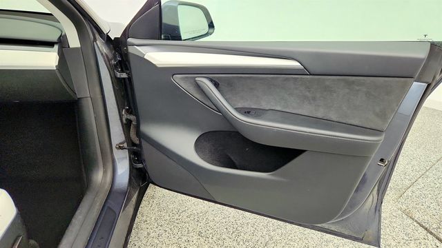 2023 Tesla Model Y Long Range AWD w/ 20'' Wheels, B&W Interior - 23007082 - 30