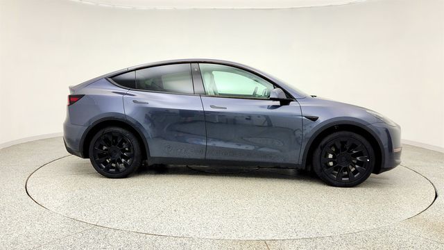 2023 Tesla Model Y Long Range AWD w/ 20'' Wheels, B&W Interior - 23007082 - 3