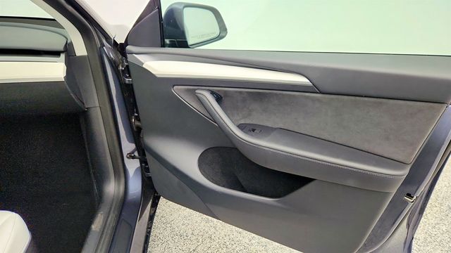 2023 Tesla Model Y Long Range AWD w/ 7 Seat Int., 20'' Wheels & Acceleration Boost - 23009158 - 30