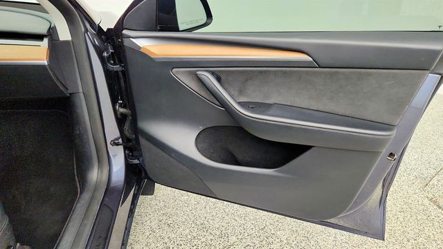 2023 Tesla Model Y Long Range AWD w/ 7 Seat Int., 20'' Wheels & Acceleration Boost - 23030980 - 30