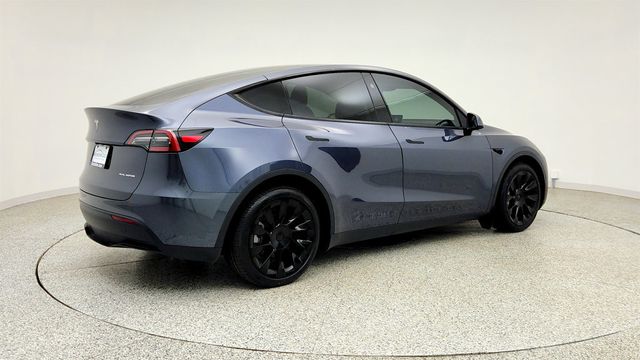 2023 Tesla Model Y Long Range AWD w/ 7 Seat Int., 20'' Wheels & Acceleration Boost - 23030980 - 4