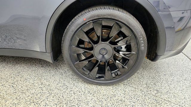 2023 Tesla Model Y Long Range AWD w/ 7 Seat Int., 20'' Wheels & Acceleration Boost - 23030980 - 8