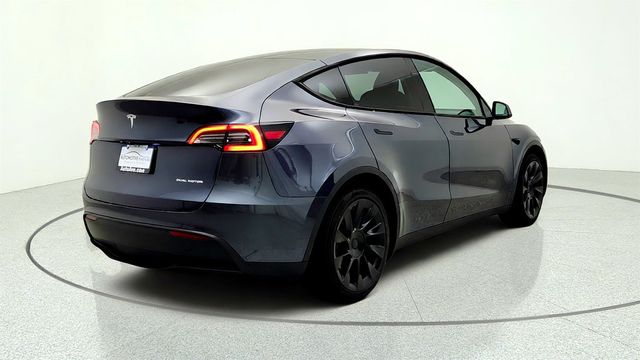 2023 Tesla Model Y Long Range AWD w/ 7-Seat Int., 20’’ Wheels & Acceleration Boost - 23056808 - 4