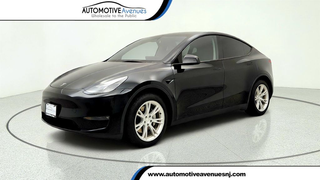 2023 Tesla Model Y Long Range AWD w/ 7 Seat Interior - 23051939 | Video 1