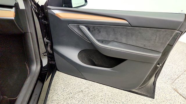 2023 Tesla Model Y Long Range AWD w/ 7 Seat Interior - 23051939 - 27