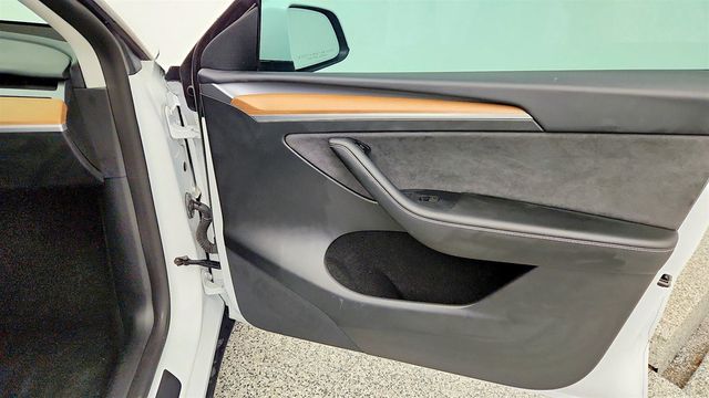 2023 Tesla Model Y Long Range AWD w/ 7-Seat Interior & Acceleration Boost - 23071852 - 28