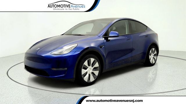 2023 Tesla Model Y Long Range AWD w/ 7-Seat Interior & Acceleration Boost - 23067241 - 0