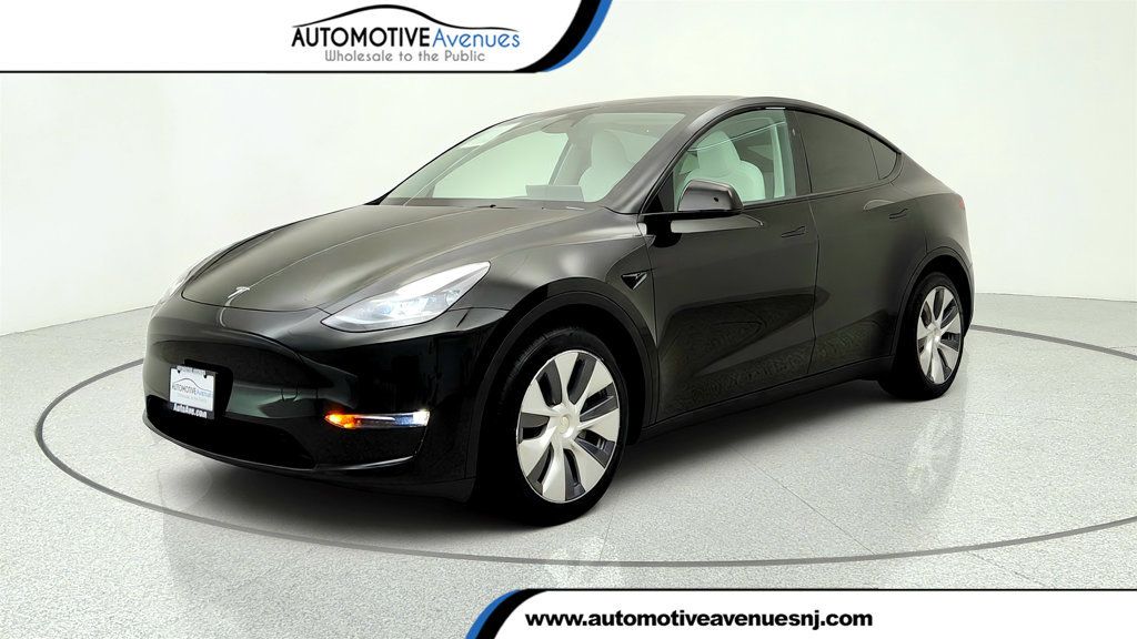 2023 Tesla Model Y Long Range AWD w/ 7-Seat Interior & White/Black Interior - 23046051 | Video 1