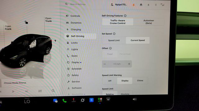 2023 Tesla Model Y Long Range AWD w/ 7-Seat Interior & White/Black Interior - 23046051 - 18
