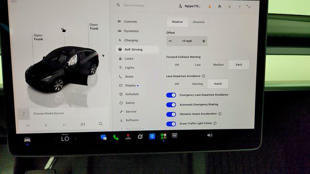 2023 Tesla Model Y Long Range AWD w/ 7-Seat Interior & White/Black Interior - 23046051 - 19