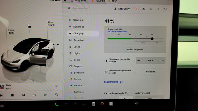 2023 Tesla Model Y Long Range AWD w/ 7-Seat White/Black Int. & 20'' Wheels - 23006184 - 17
