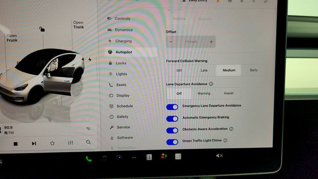 2023 Tesla Model Y Long Range AWD w/ 7-Seat White/Black Int. & 20'' Wheels - 23006184 - 19