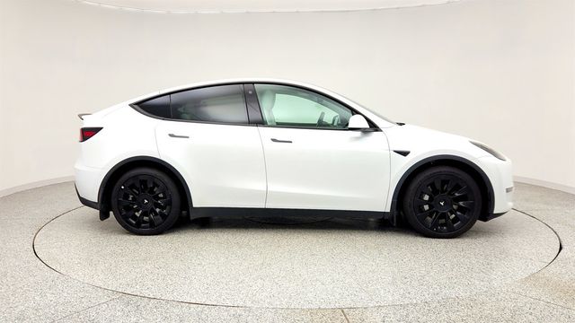 2023 Tesla Model Y Long Range AWD w/ 7-Seat White/Black Int. & 20'' Wheels - 23006184 - 3