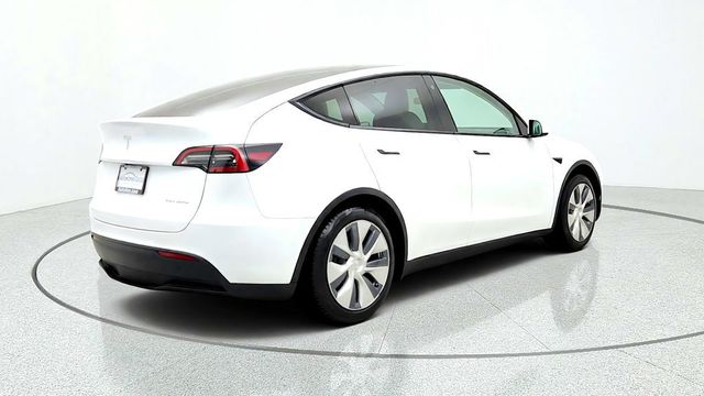 2023 Tesla Model Y Long Range AWD w/ 7-Seat White & Black Premium Interior - 23094126 - 4