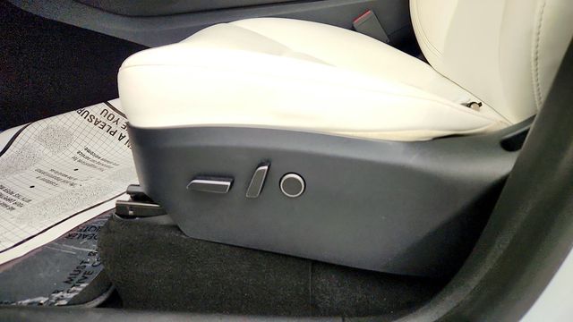 2023 Tesla Model Y Long Range AWD w/ 7-Seat White & Black Premium Interior - 23094126 - 10