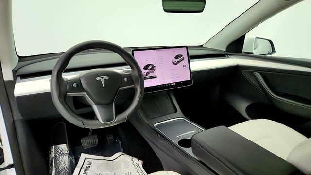 2023 Tesla Model Y Long Range AWD w/ 7-Seat White & Black Premium Interior - 23094126 - 12