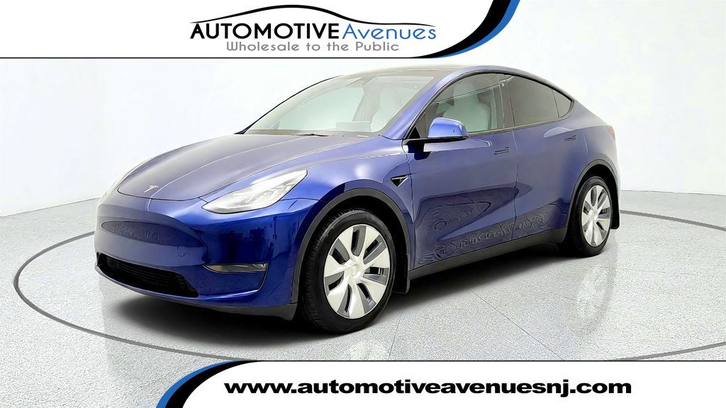 2023 Tesla Model Y Long Range AWD w/ Acceleration Boost & B&W Premium Interior - 23081827 | Video 1