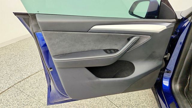 2023 Tesla Model Y Long Range AWD w/ Acceleration Boost & B&W Premium Interior - 23081827 - 10